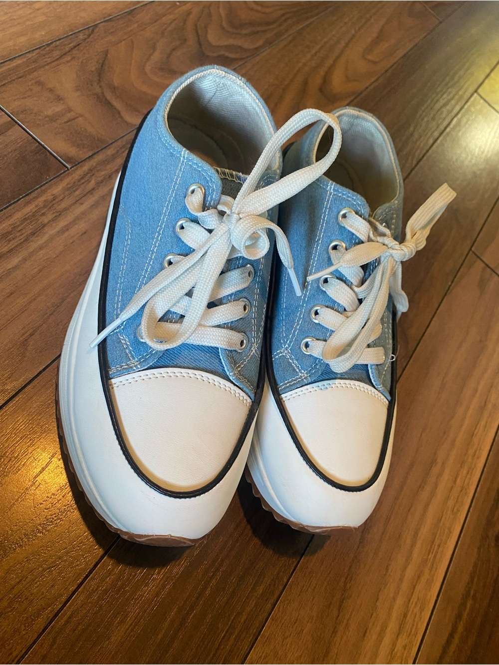 Platform sneakers
